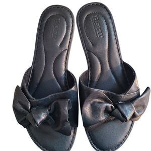 BORN black leather bow detail sandals - 9.       J56